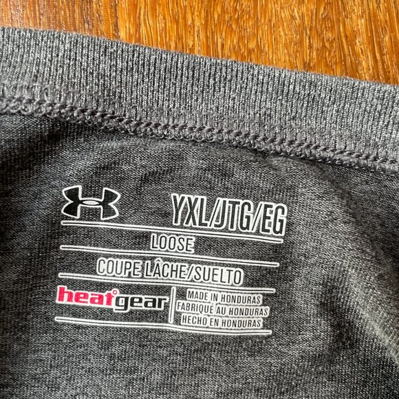 Dark Grey Under Armour YXL Tshirt with Pink Logo - Picture 5 of 7